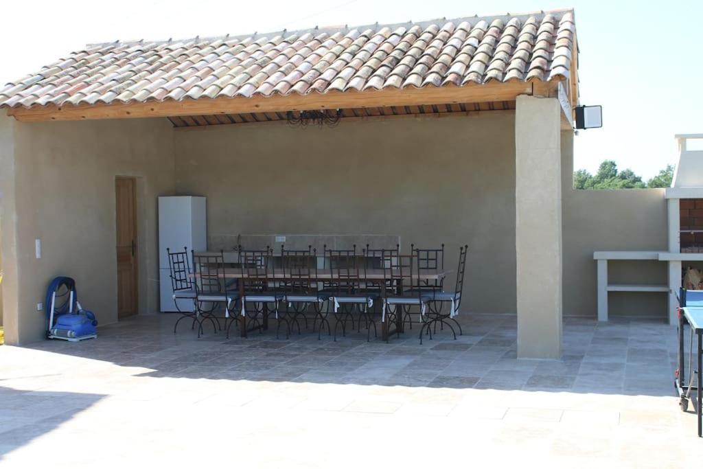 Villa Mas En Campagne Mallemort Exterior foto